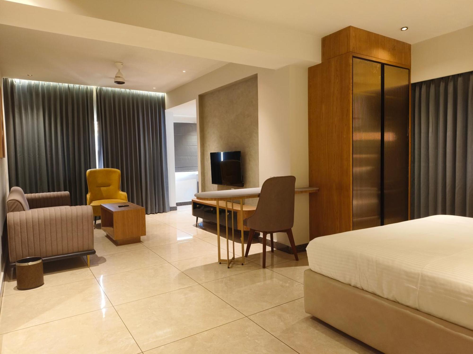 Olive Hotel Le Opera By Embassy Group Bangalore Exterior foto
